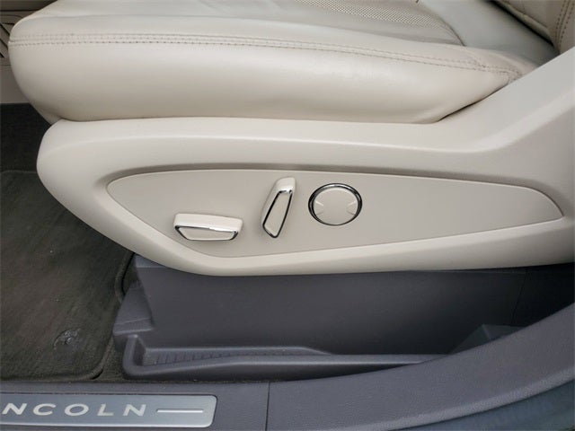 2019 Lincoln Nautilus Select