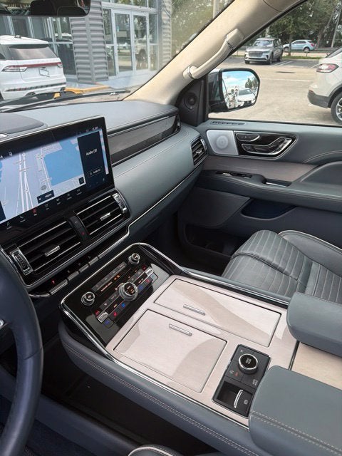 2022 Lincoln Navigator L Black Label