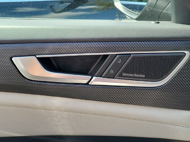 2025 Volkswagen Atlas Cross Sport 2.0T SEL Premium R-Line