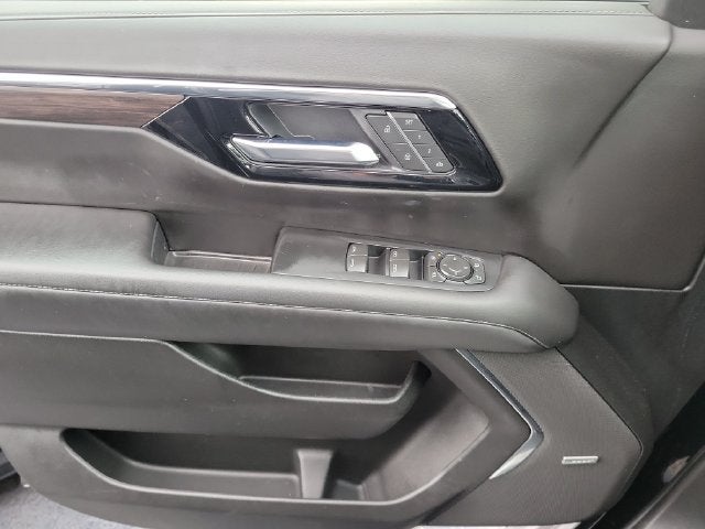 2025 Chevrolet Suburban LT