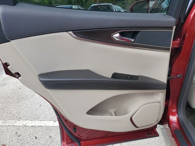 2019 Lincoln Nautilus Select