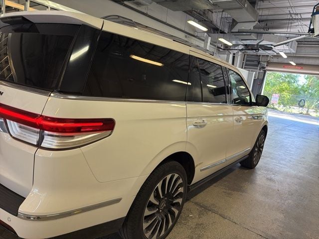 2022 Lincoln Navigator Black Label