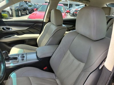 2016 INFINITI Q70 3.7