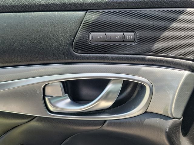 2016 INFINITI Q70 3.7