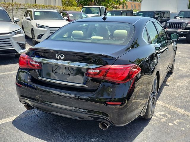 2016 INFINITI Q70 3.7