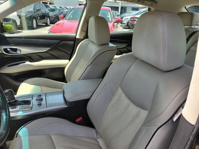 2016 INFINITI Q70 3.7