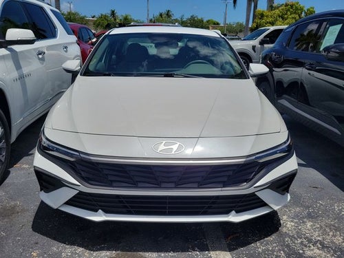 2025 Hyundai Elantra SE