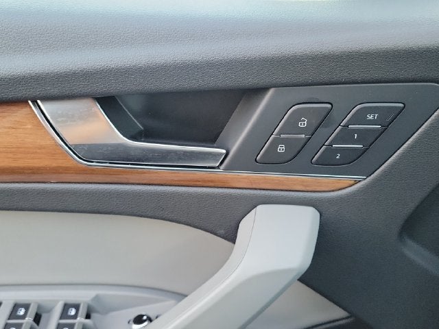 2025 Audi Q5 40 Premium quattro