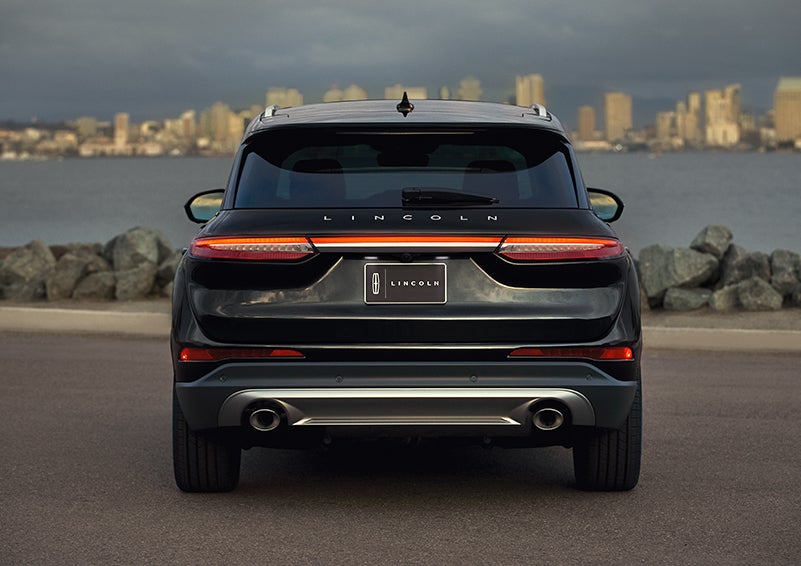 The rear lighting of the 2024 Lincoln Corsair® SUV spans the entire width of the vehicle. | Lincoln of Cutler Bay in Miami FL