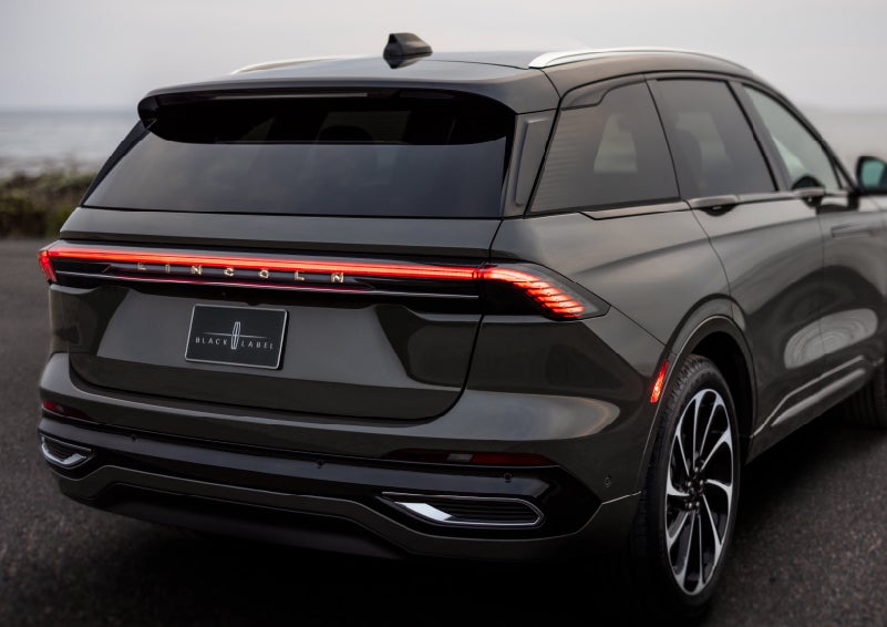 The rear of a 2024 Lincoln Black Label Nautilus® SUV displays full LED rear lighting. | Lincoln of Cutler Bay in Miami FL