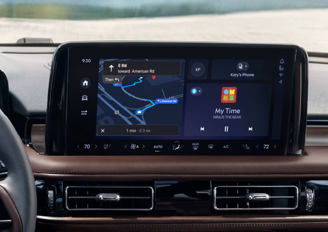 The 13.2-inch LCD touchscreen is showcased. | Lincoln of Cutler Bay in Miami FL