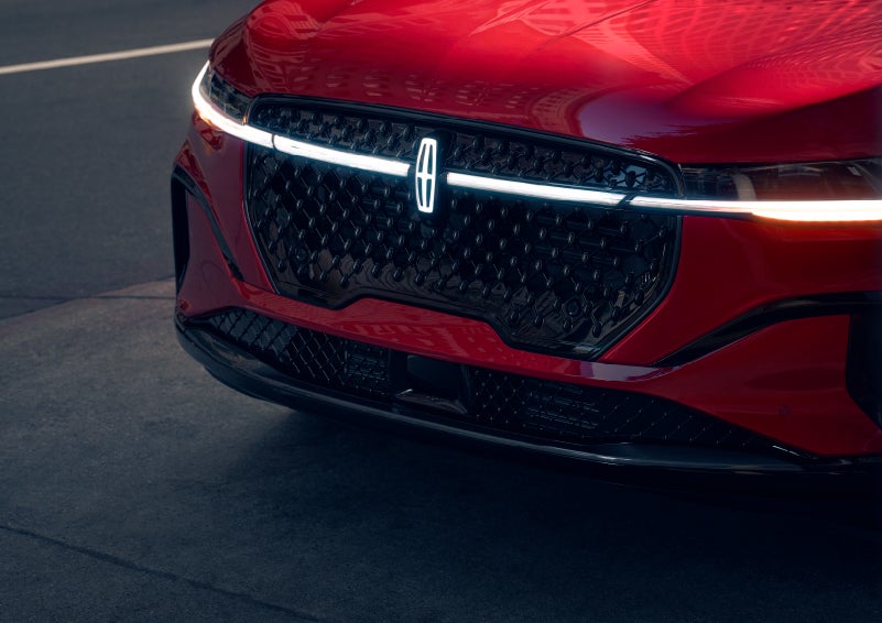 The available front LED light bar and center Lincoln Star logo glow at dusk. | Lincoln of Cutler Bay in Miami FL