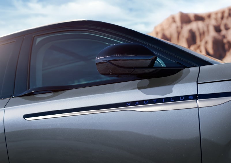 Blue lettering on the side of the vehicle that reads nautilus indicates the available hybrid powertrain. | Lincoln of Cutler Bay in Miami FL
