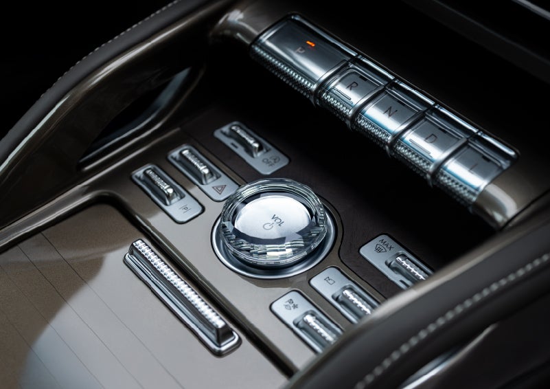 A crystal-inspired volume knob is shown in the center floor console of a 2025 Lincoln Nautilus® SUV. | Lincoln of Cutler Bay in Miami FL